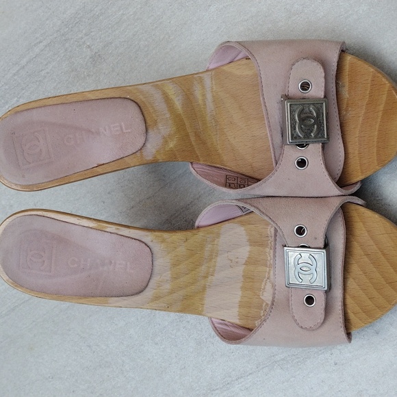 Chanel Women's UE 37, Size 7 preloved mule and pink with a wood heel. - Picture 2 of 5